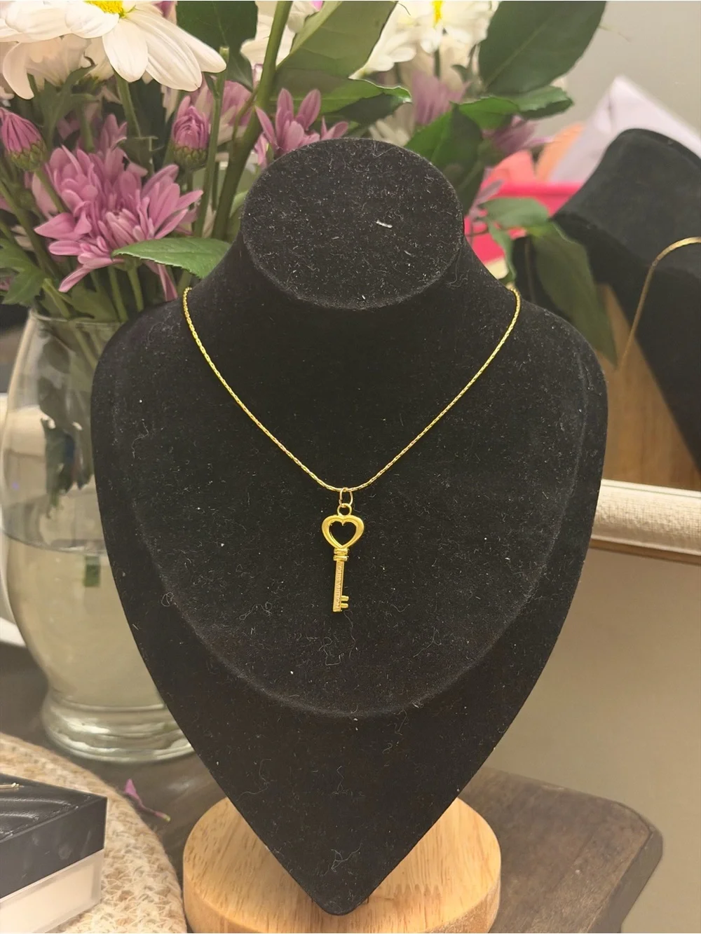 N/A lv necklace